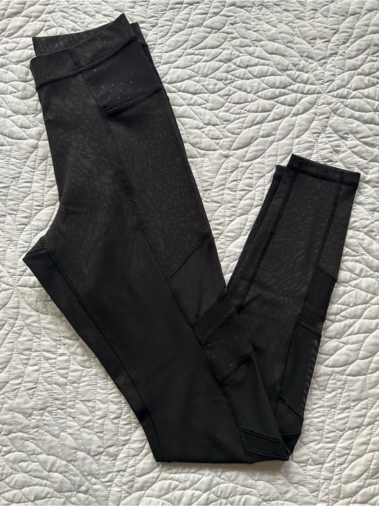 lululemon athletica Pants - Lululemon Run Inspire Crop Leggings Black Textured Panel Mesh Good Condition
